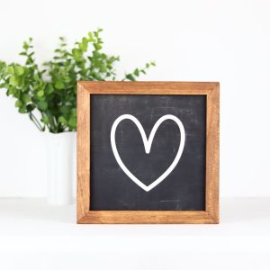 Farmhouse Style Wooden Sign – Framed Home Décor 20 x 20 cm "heart - dark background"