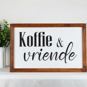 Farmhouse Style Wooden Sign – Framed Home Décor 25 x 40 cm "Koffie & vriende"